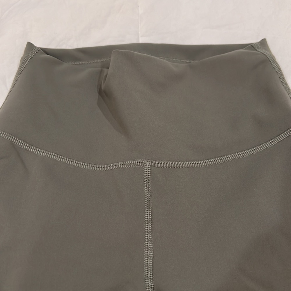 Lululemon - Picture 2 of 3